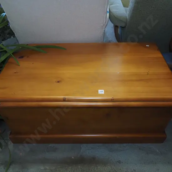 rimu blanket box 