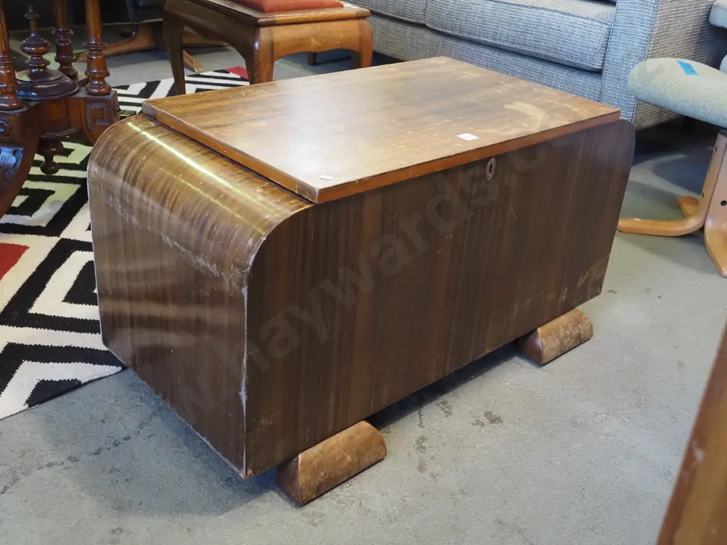 deco blanket box - varnish needs attention Image 1++