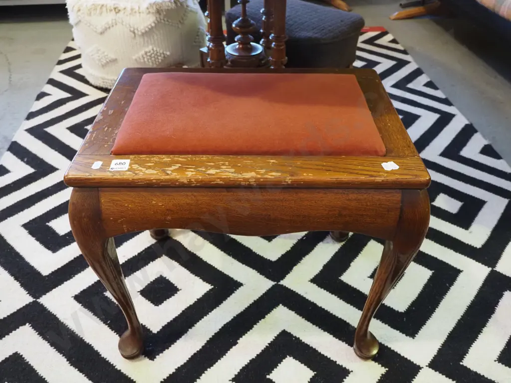 oak cab leg piano stool - varnish needs attention Image 1++