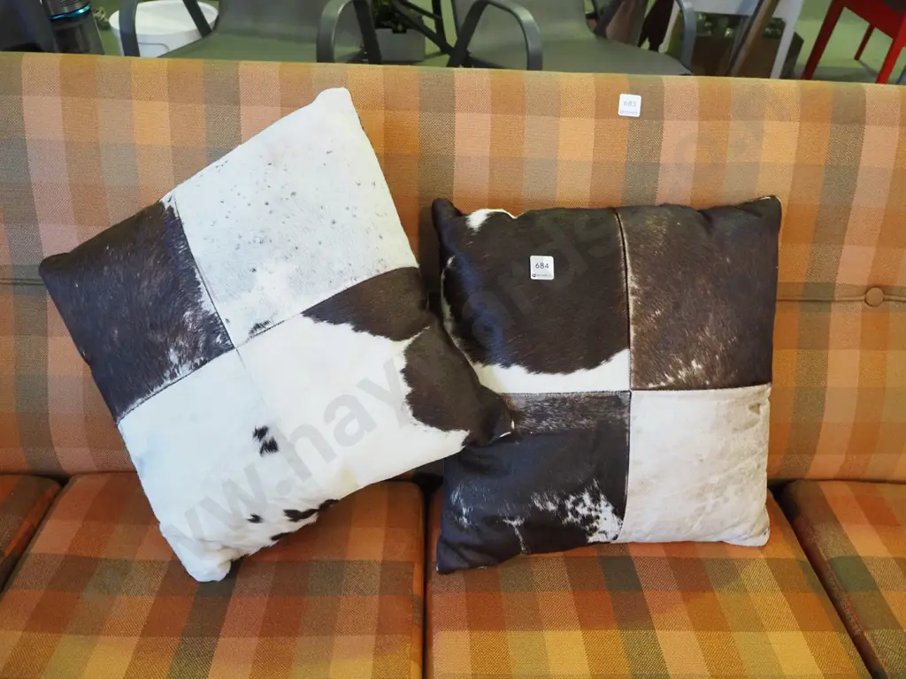 2x animal skin cushions Image 1++