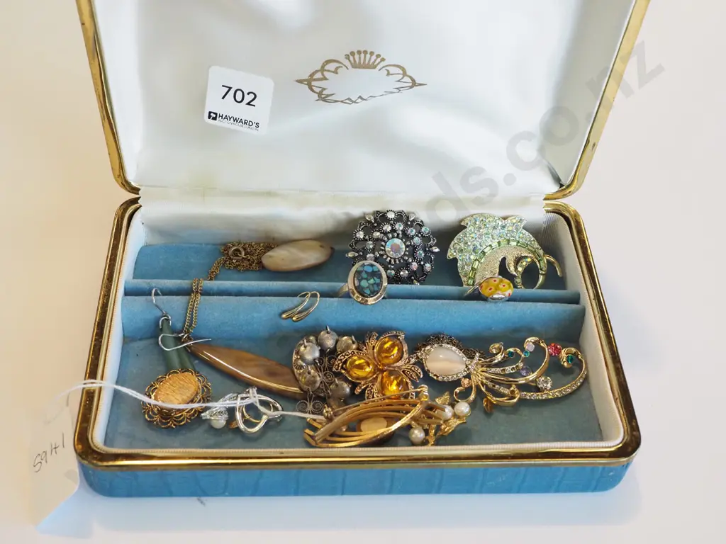 costume jewellery and box Image 1++