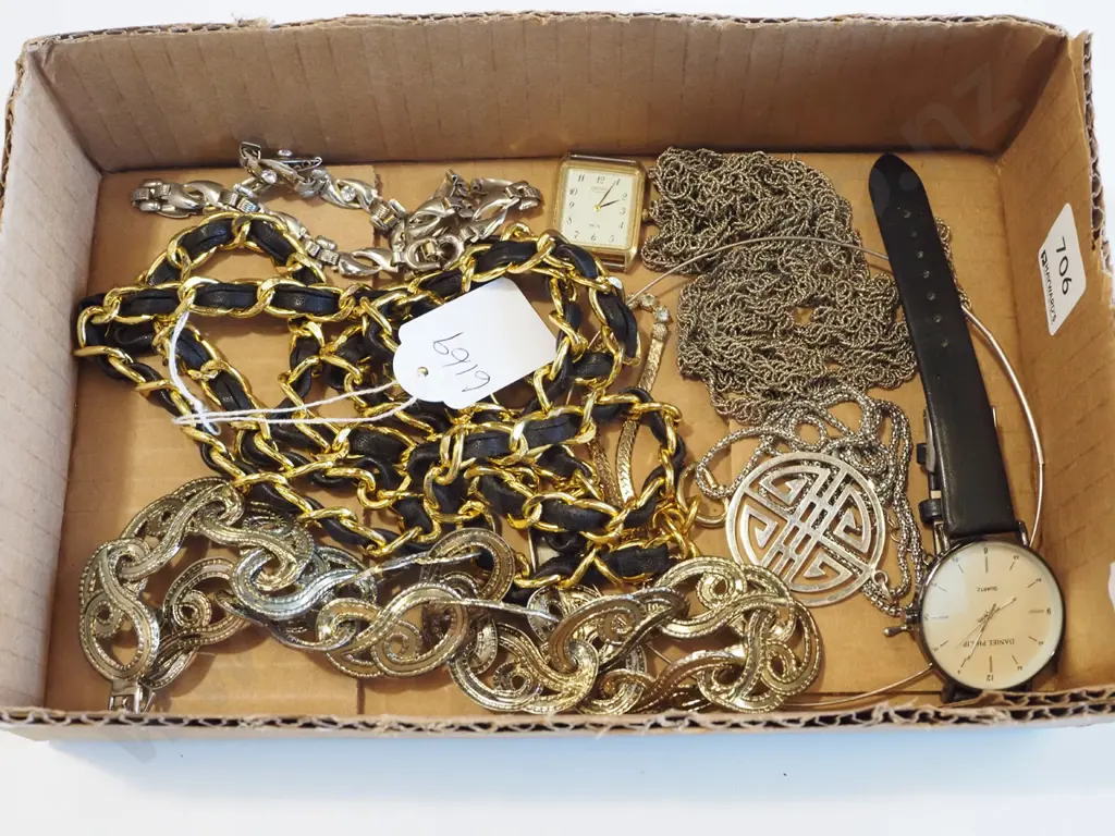 box; wristwatch, pendants etc Image 1++