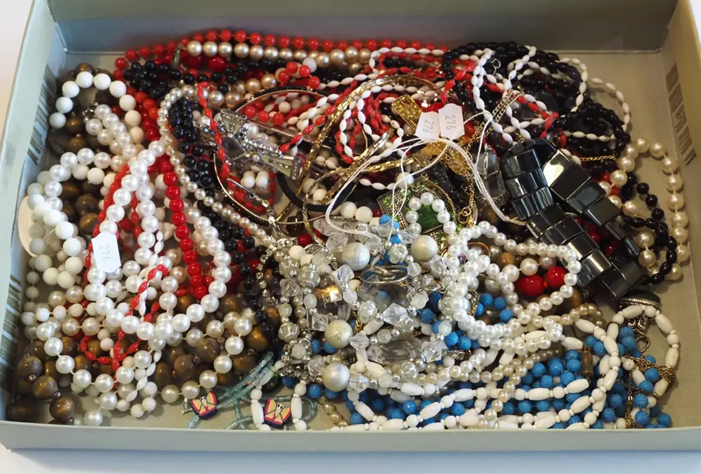 costume jewellery and box Image 1++