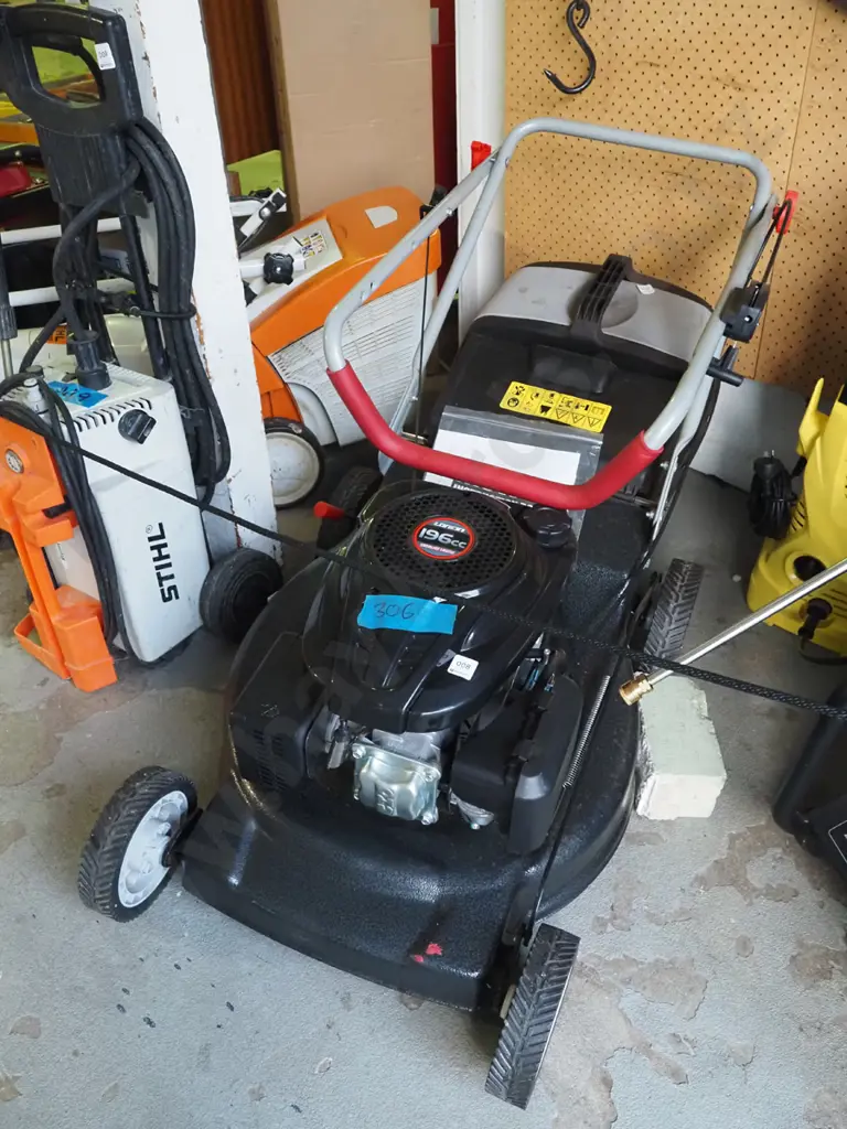 loncin 4 stroke motor mower - as new condition Image 1++
