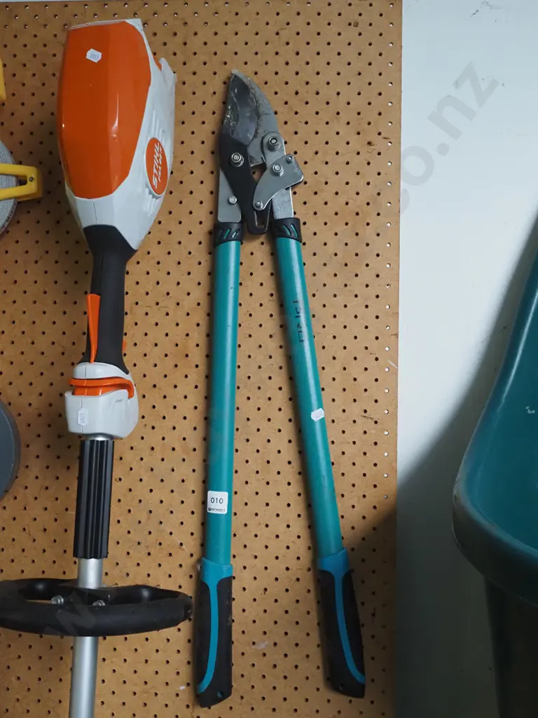 pair of loppers Image 1++