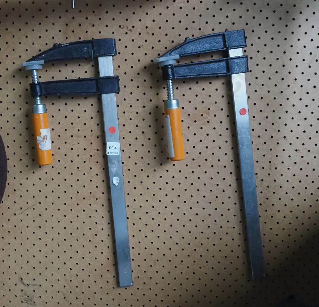 2x F clamps - red dots Image 1++