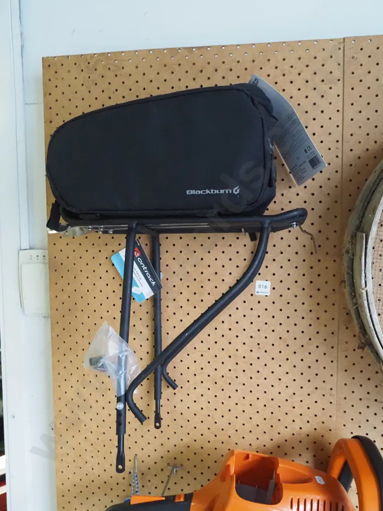 as-new bike carrier and bag Image 1++