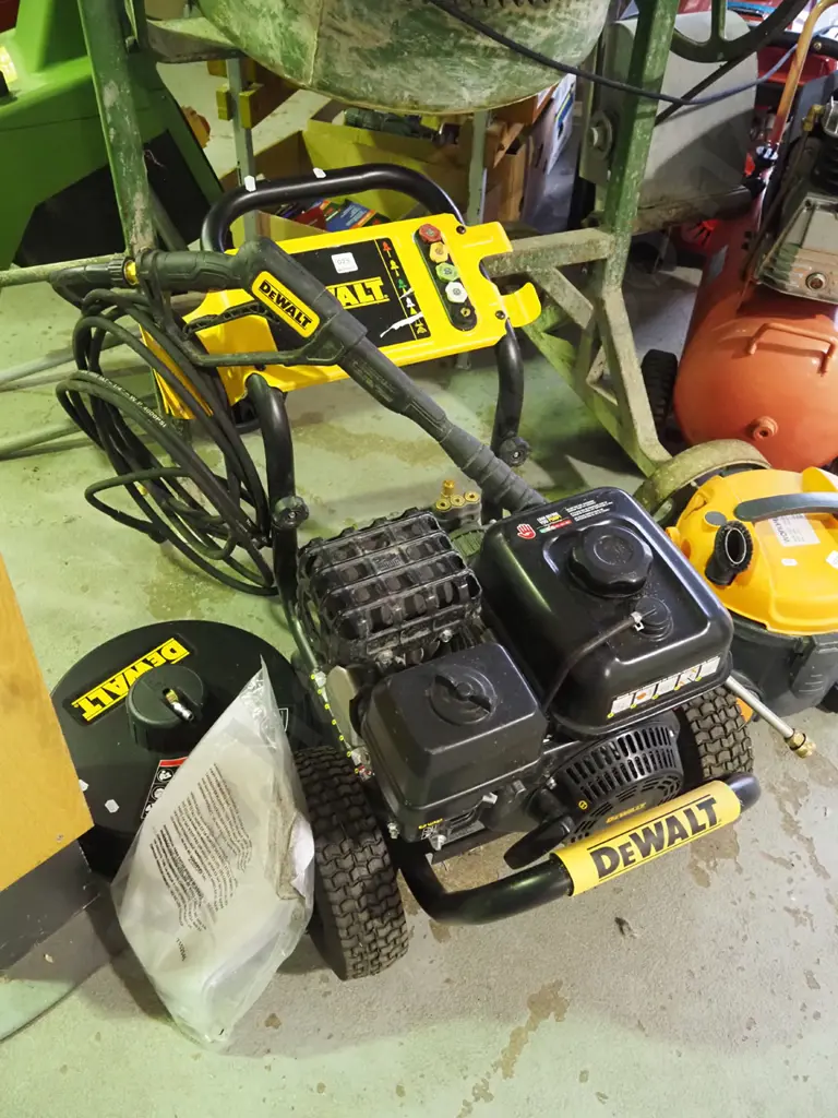 DeWalt 4 stroke pressure washer with deck cleaning attachment Image 1++