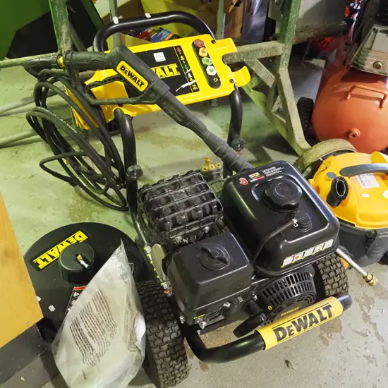 DeWalt 4 stroke pressure washer with deck cleaning attachment