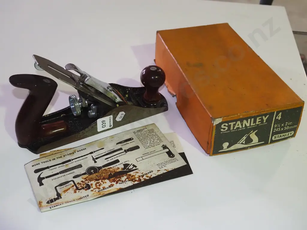 Stanley No. 4 hand plane in orginal box Image 1++