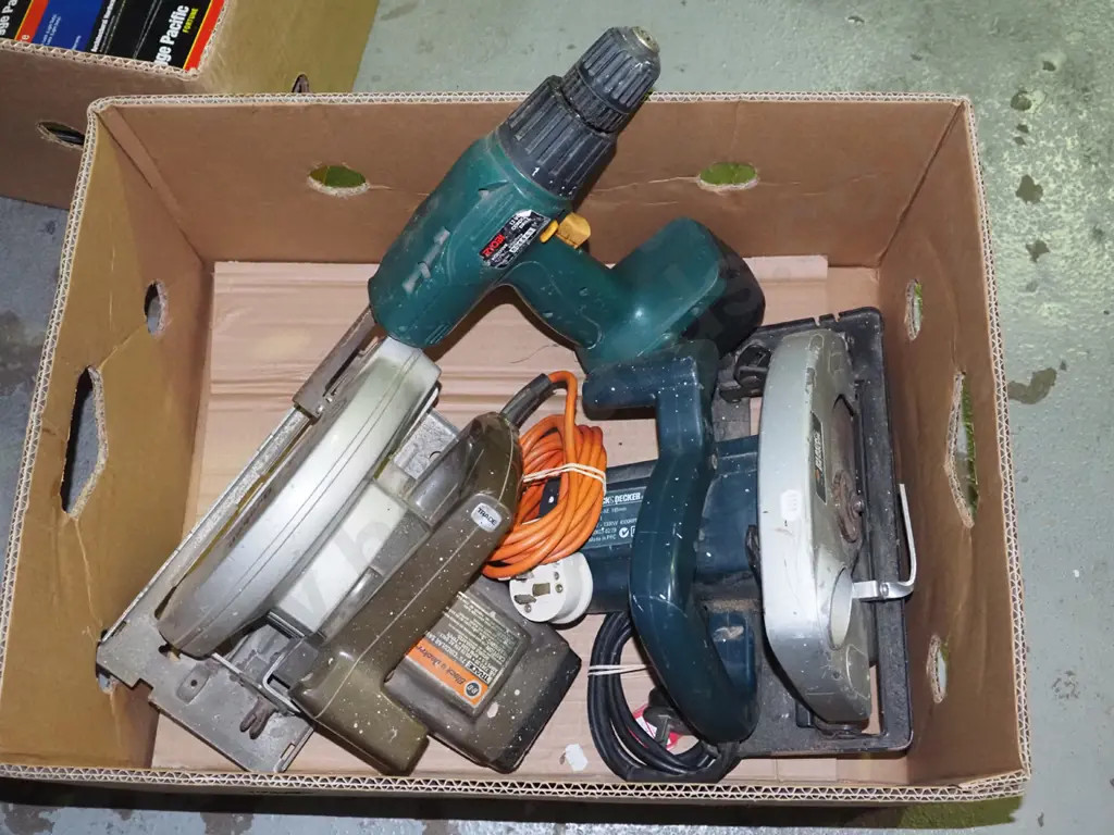 box; 2x circular saws, battery drill - no charger Image 1++