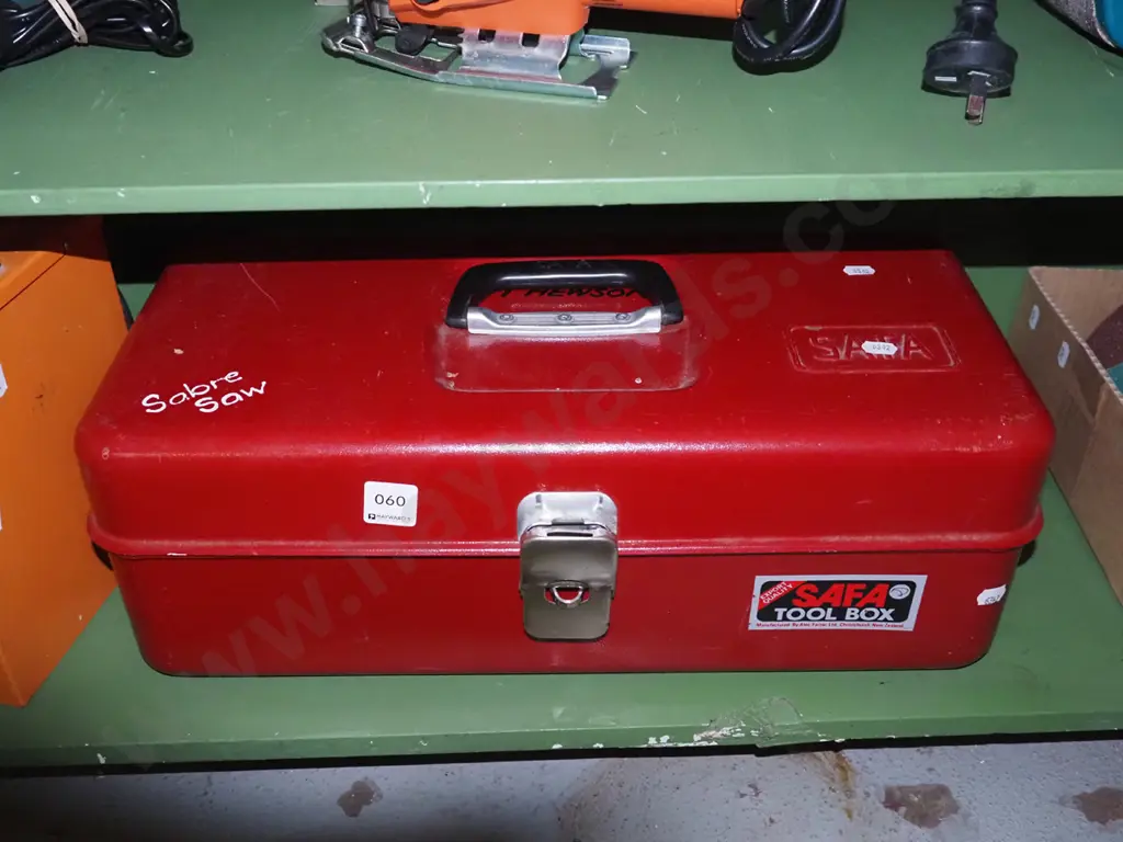 Safa red metal tool box Image 1++