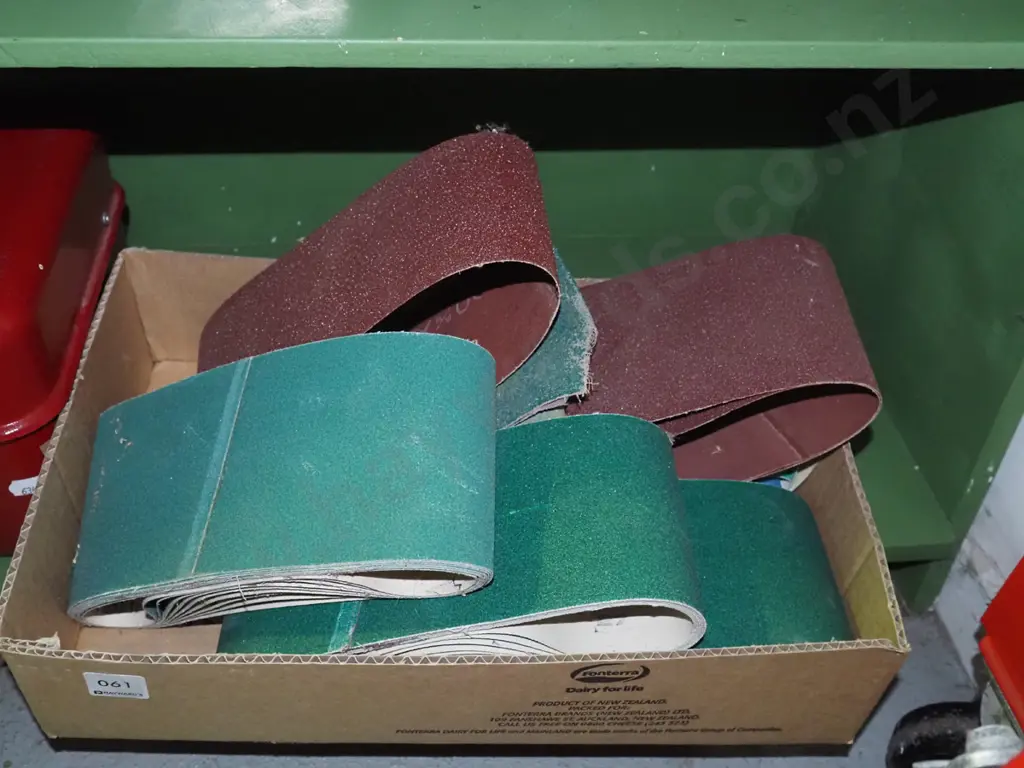 box of belt sander belts Image 1++