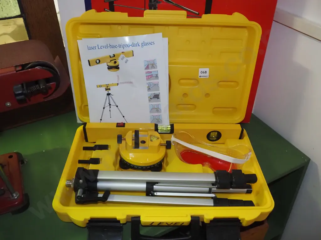 boxed laser level Image 1++