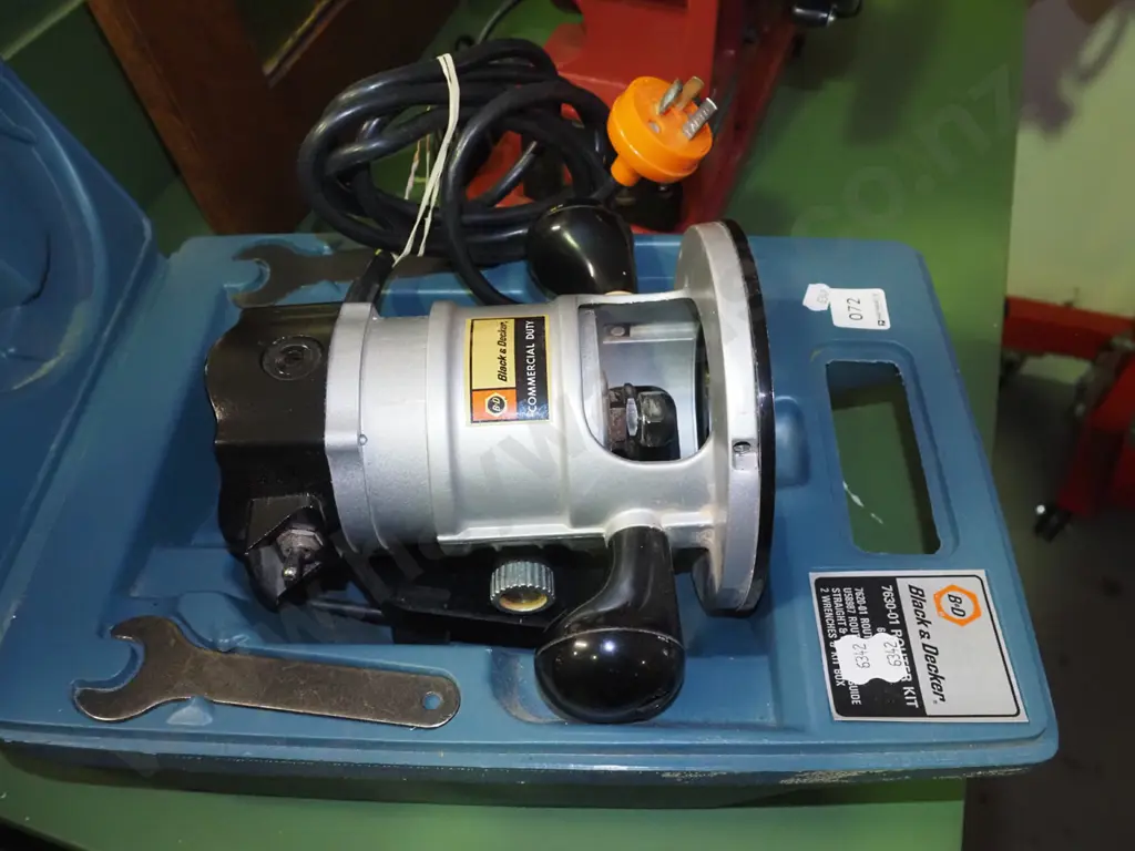 cased Black & Decker commercial duty router Image 1++