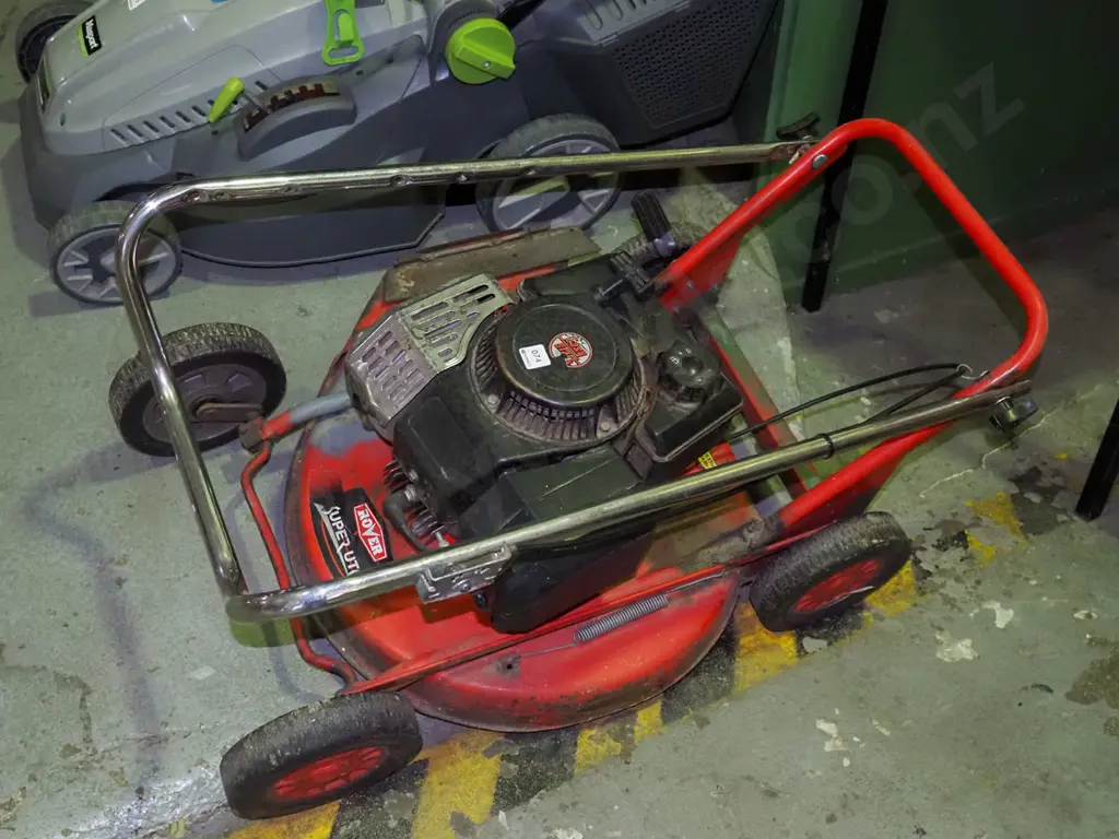Rover Super Cut mower with Suzki 2 stroke engine Image 1++