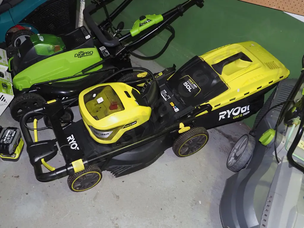 Ryobi One battery powered lawn mower - 1x battery and charger Image 1++