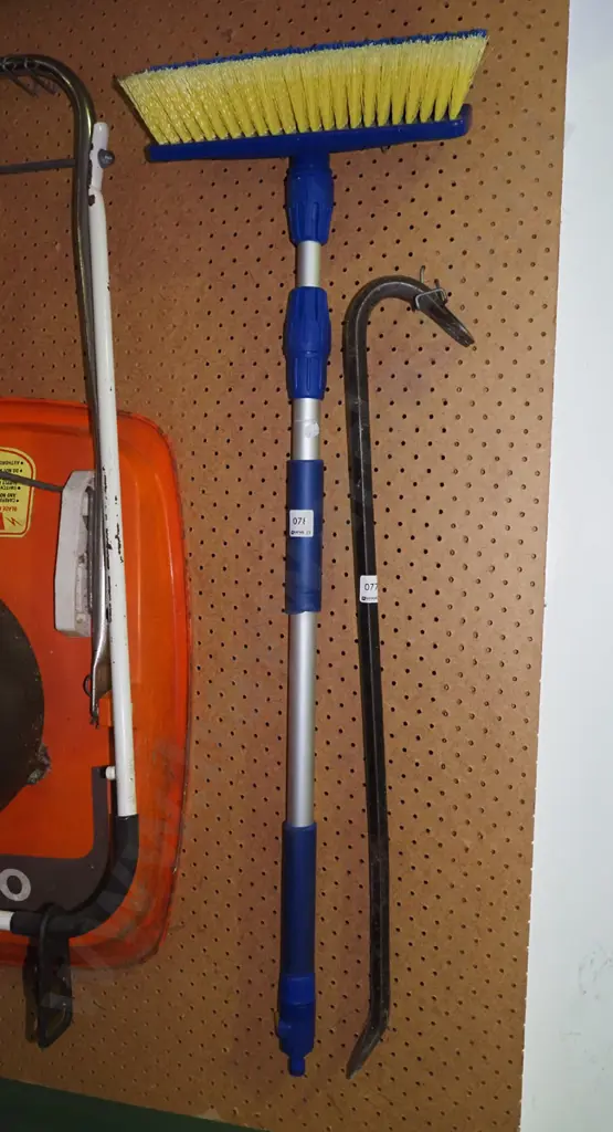 small telescopic window brush Image 1++