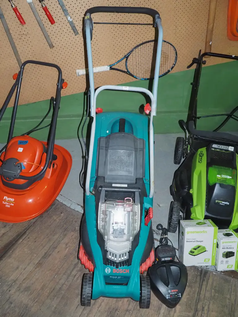 Bosch battery 36V lawn mower with charger Image 1++