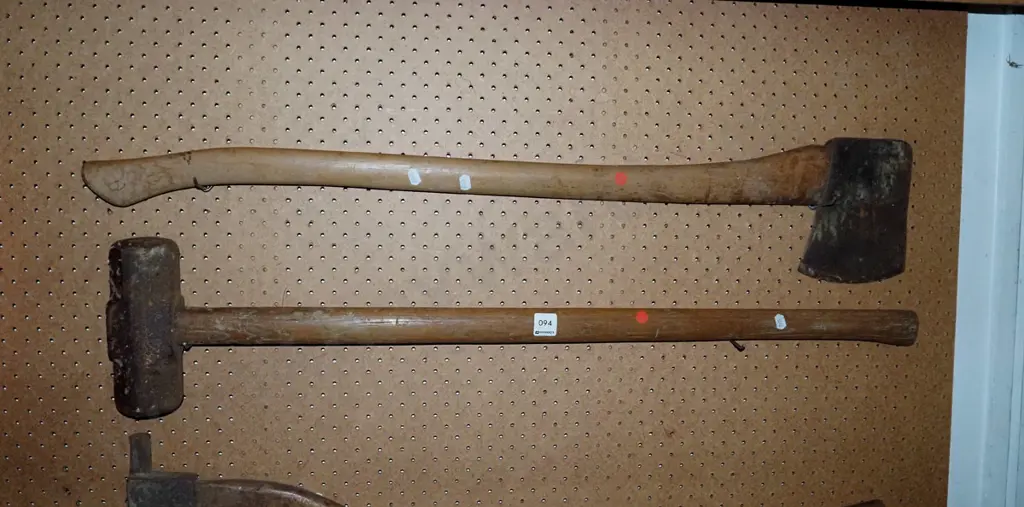 sledge hammer, axe - red dots Image 1++
