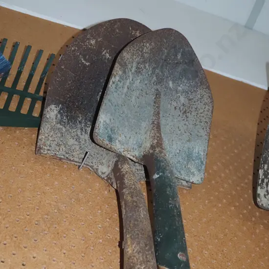2x shovels