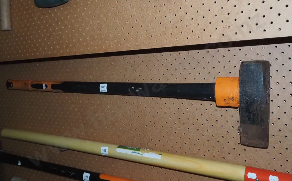 black plastic handled log splitter Image 1++
