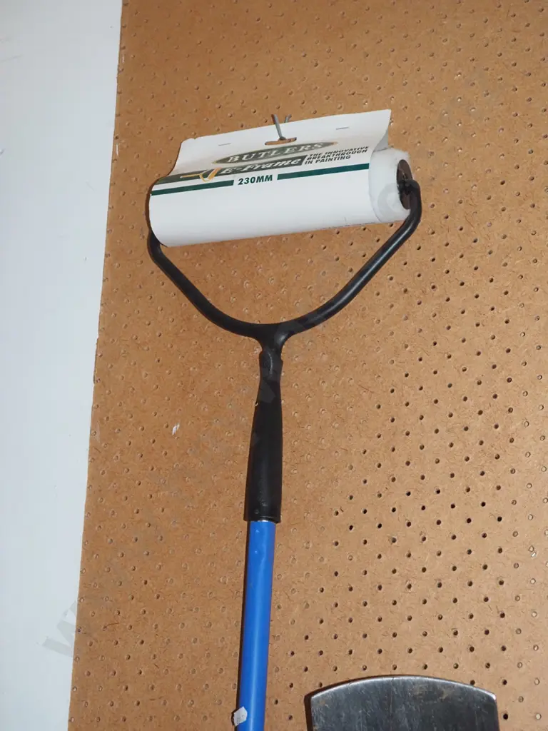 Butler E framed paint roller Image 1++