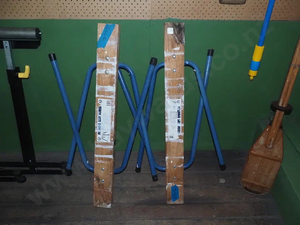 2x saw horse with metal folding legs Image 1++