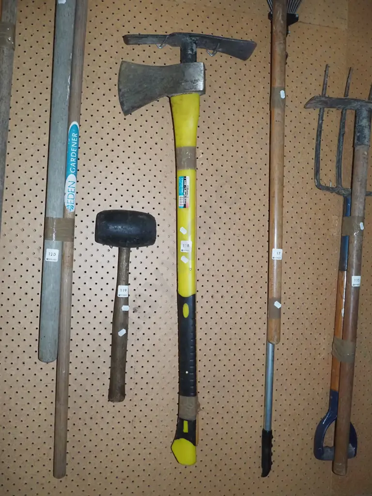 plastic handled axe, grubber Image 1++