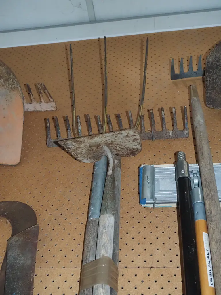 pitch fork, rake, hoe Image 1++