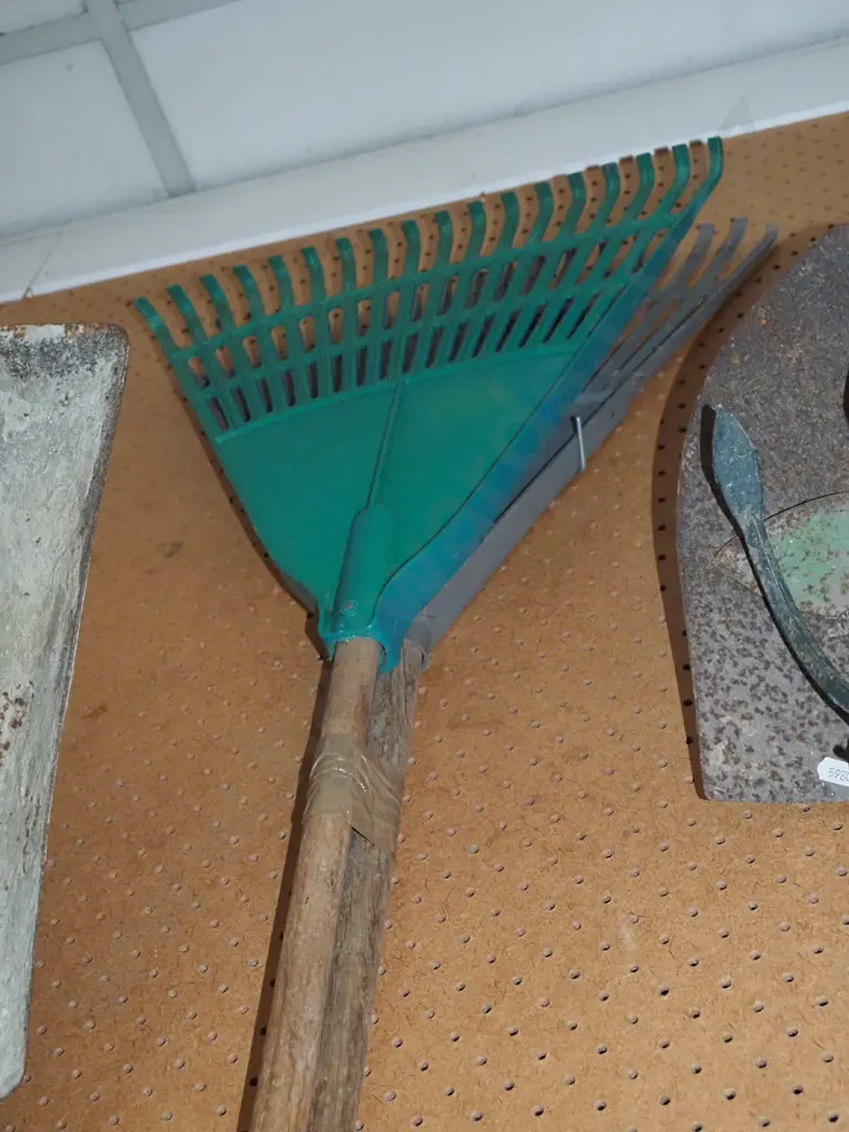 2x plastic handled rakes Image 1++