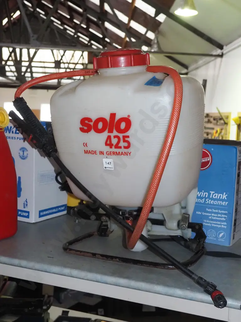 Solo backpack sprayer Image 1++