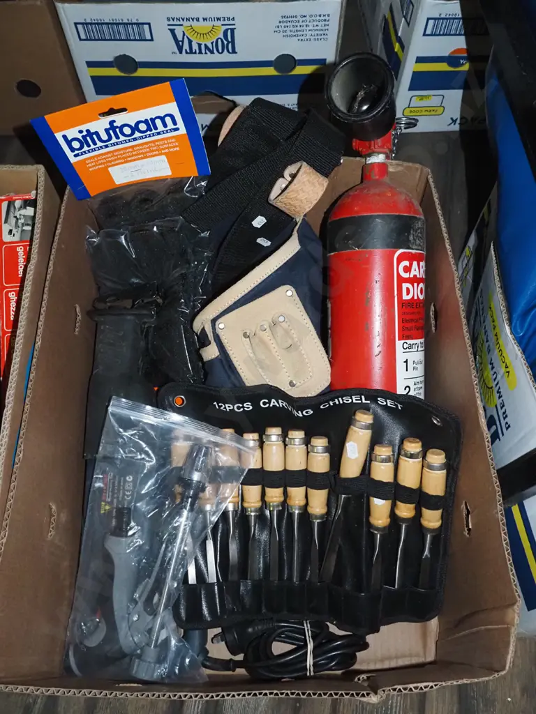 box; wood carvers, chisels, fire extinguisher, builder's belt etc Image 1++