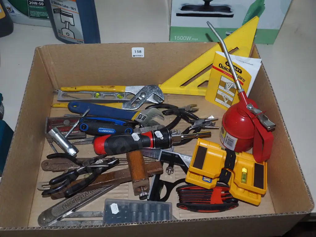 box; crescents, screwdrivers, builder's square, allen keys etc Image 1++