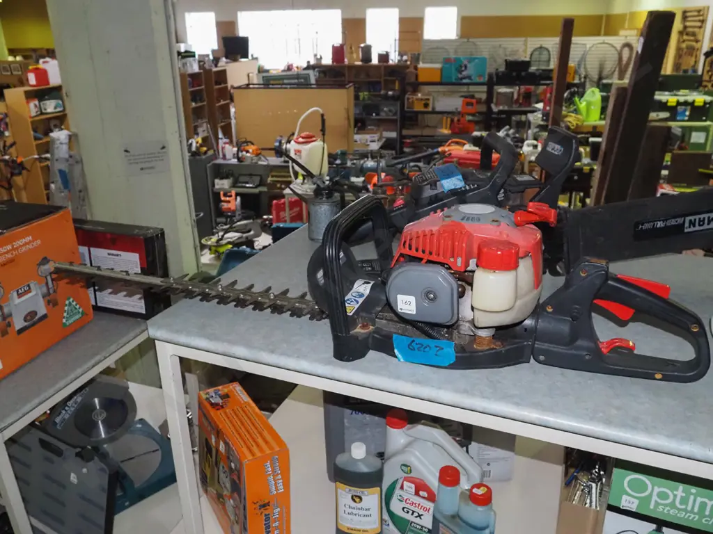 Morrison 2 stroke hedge trimmer Image 1++