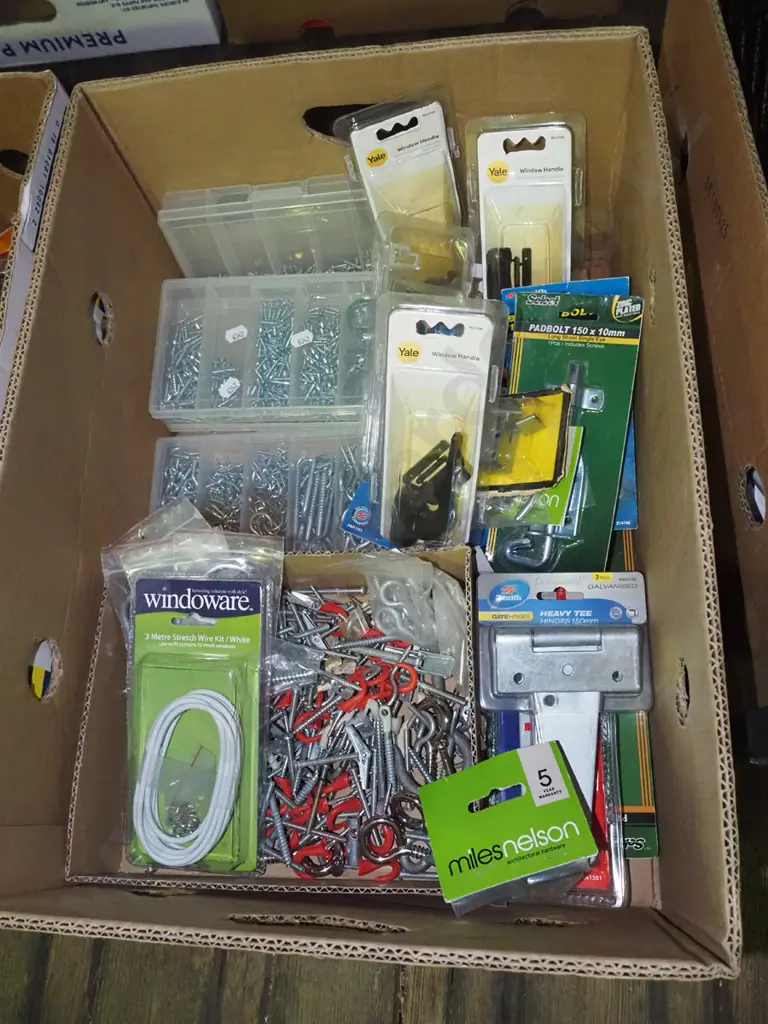 box; screws, hooks, window handles etc Image 1++