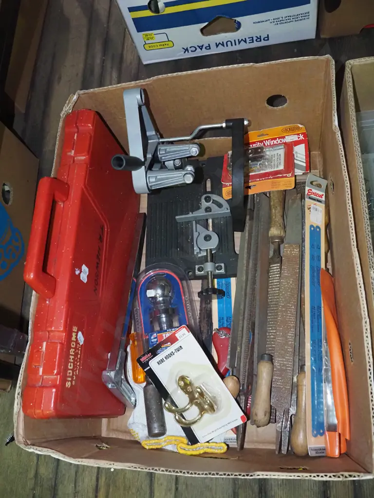box; screwdriver set, rasps, hacksaw blades etc Image 1++