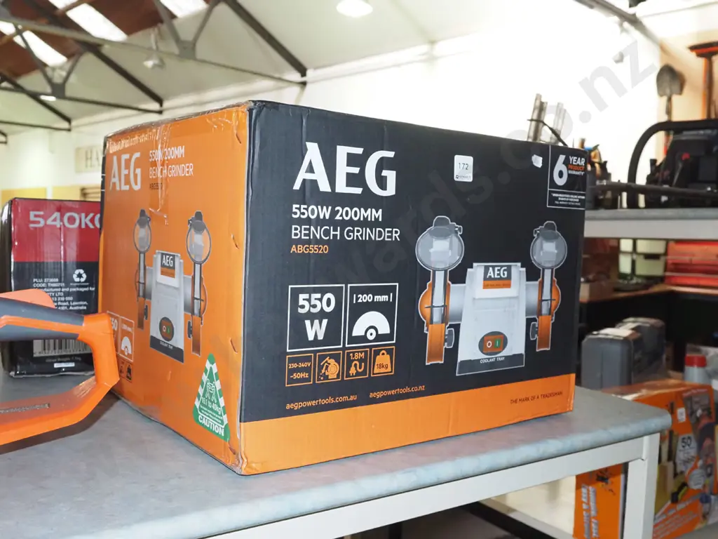as new boxed AEG 550W 200mm bench grinder Image 1++