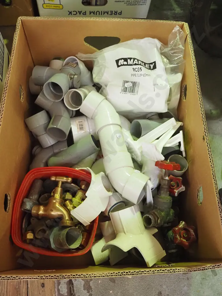 box; plumbing supplies, pipe connectors, brass valves, taps etc Image 1++