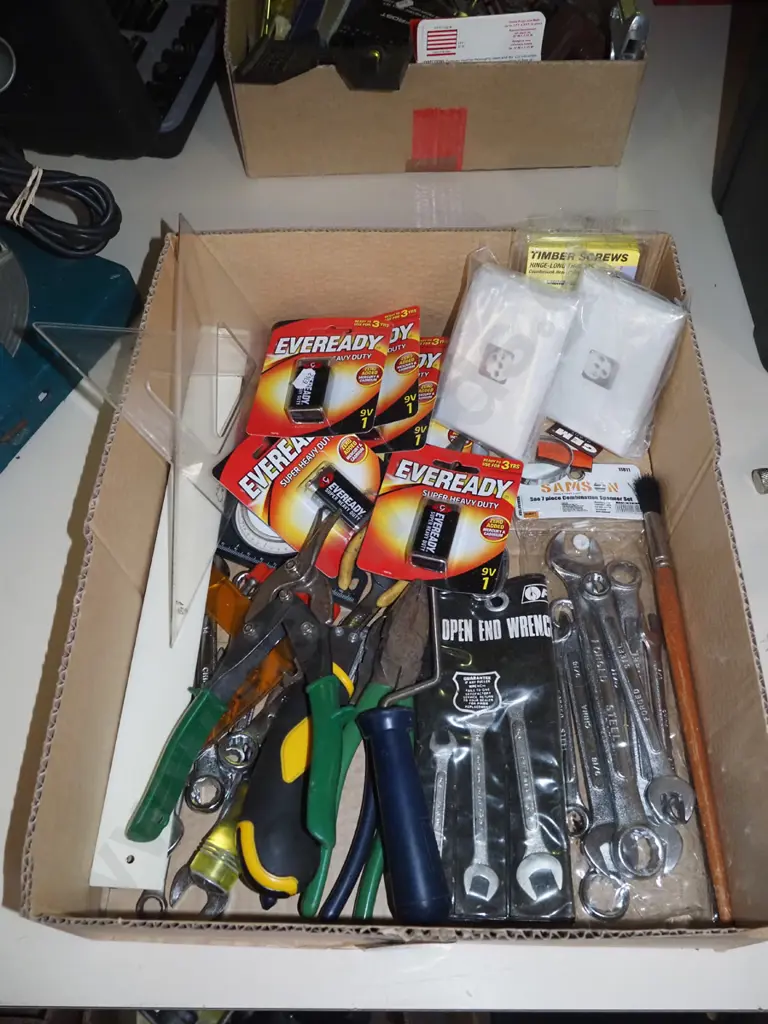 box; spanner sets, pliers, tin snips etc Image 1++