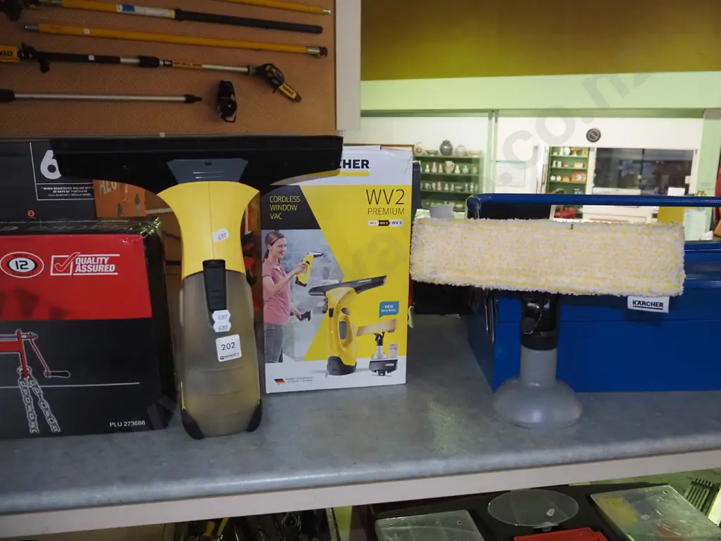 Karcher WV2 cordless window vac Image 1++