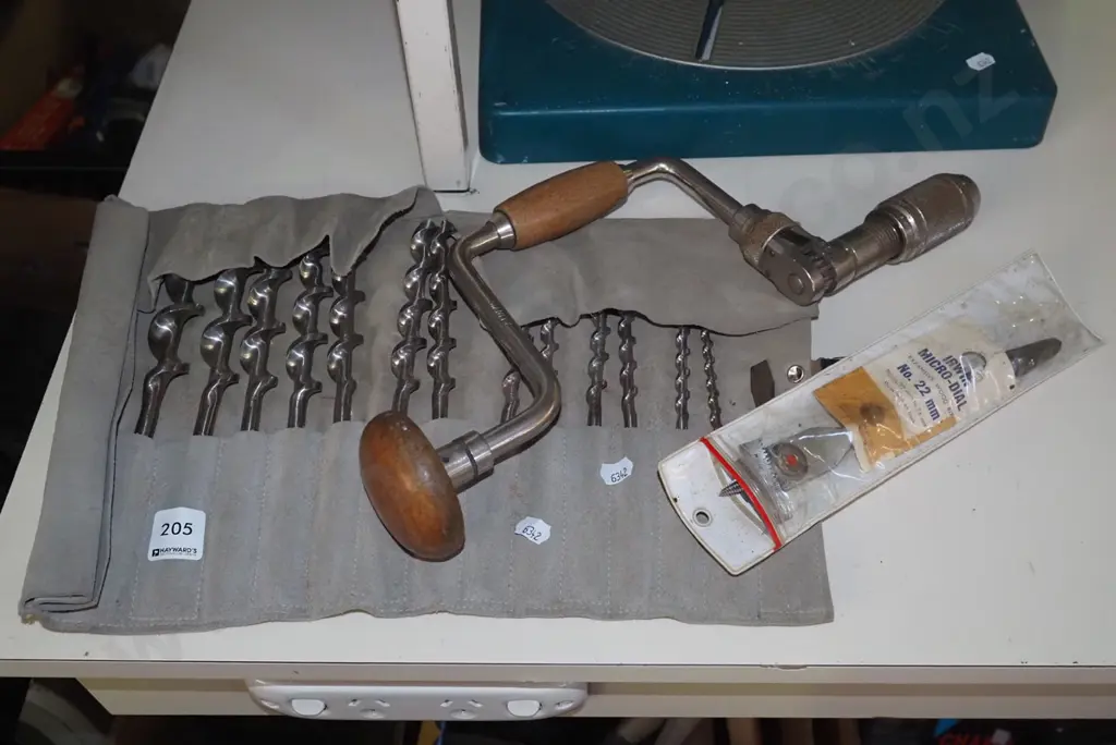 auger brace and bits, expansive wood bit Image 1++