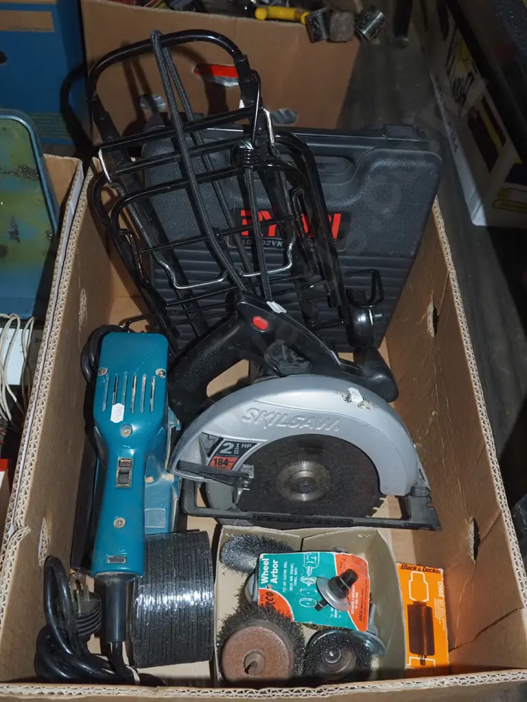 box; Ryobi heat gun, skilsaw, orbital sander, grinder diascs etc Image 1++