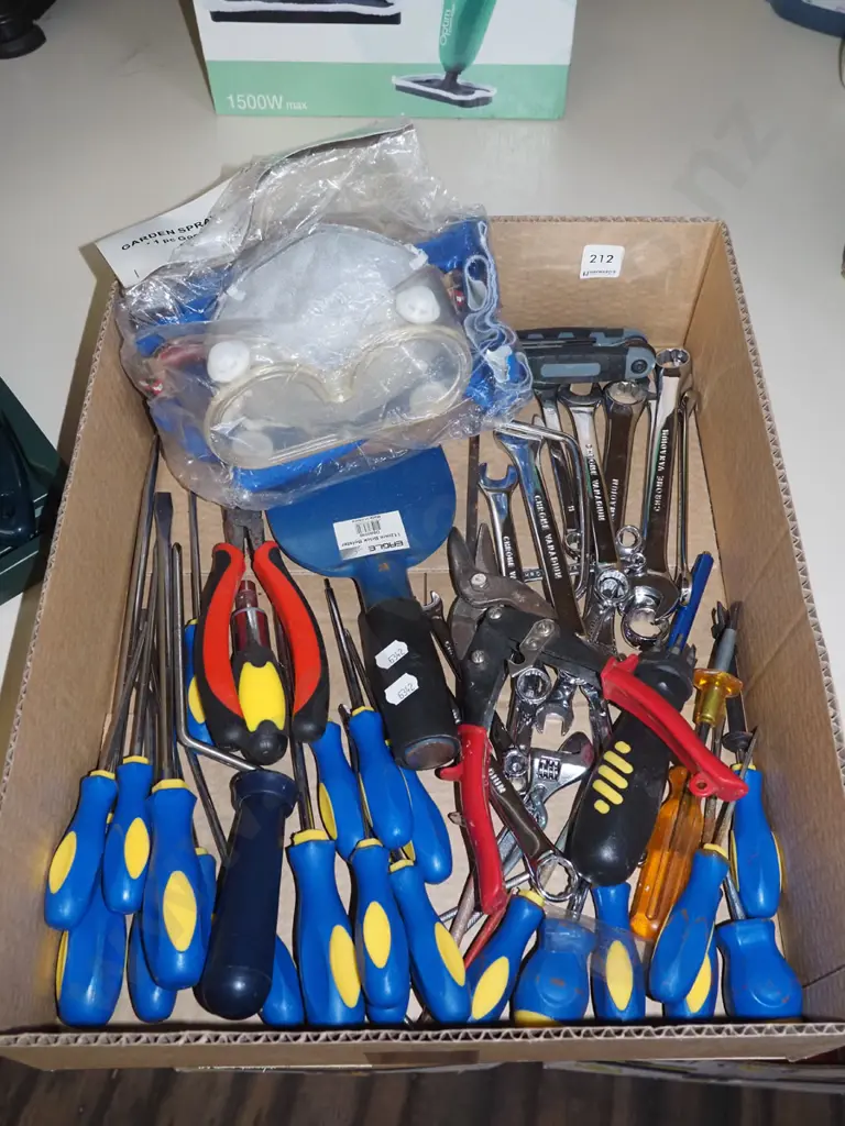 box; cold chisels, wrenches, screwdriver etc Image 1++