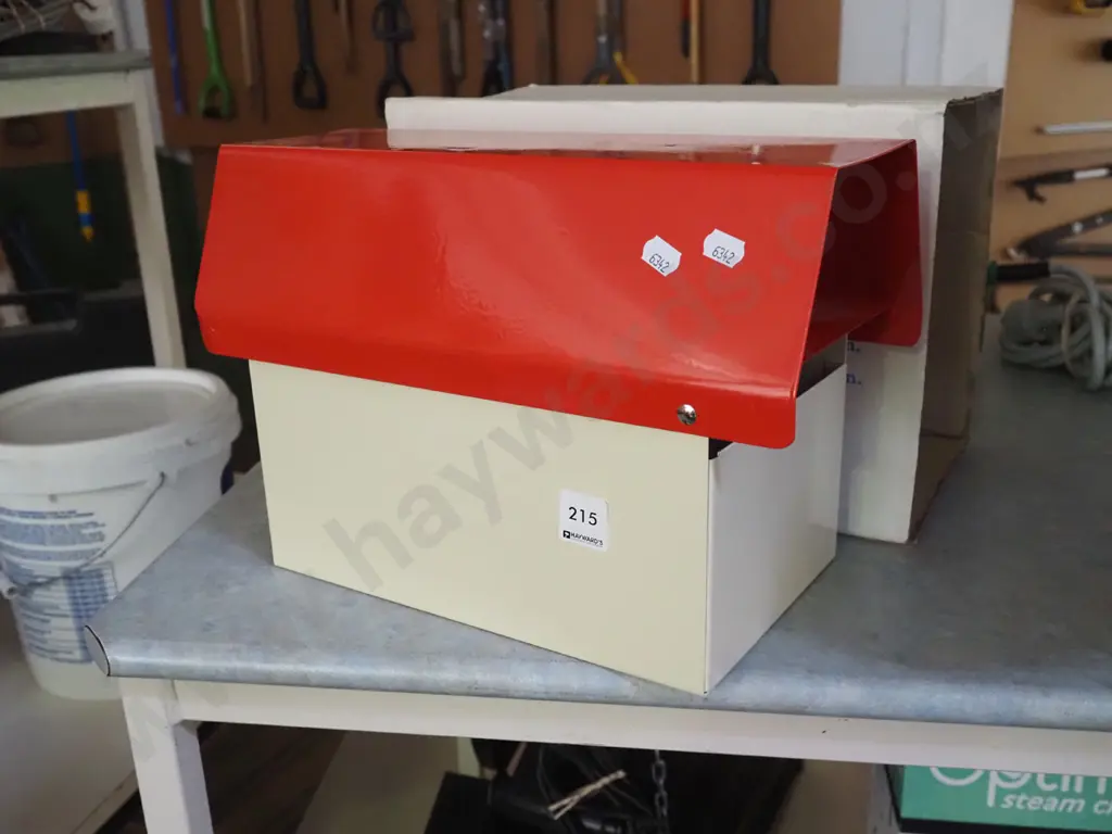 as-new metal letterbox Image 1++