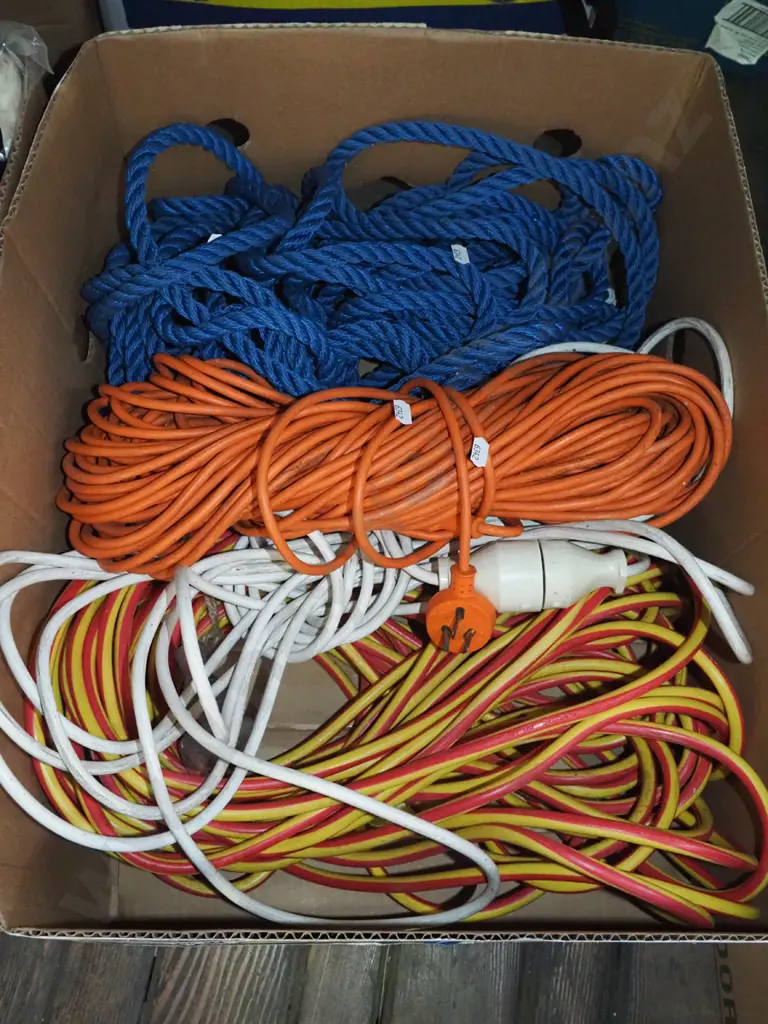 box; rope, extension cords Image 1++