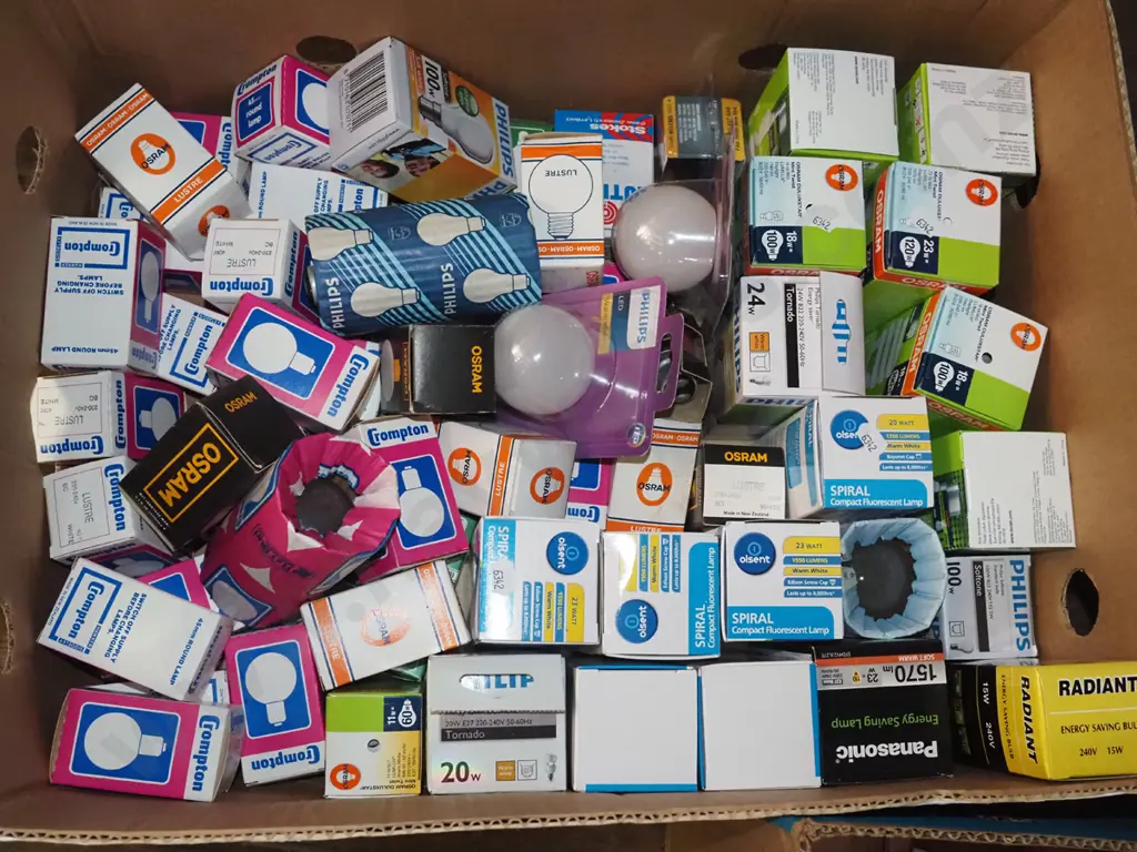 box of light bulbs Image 1++