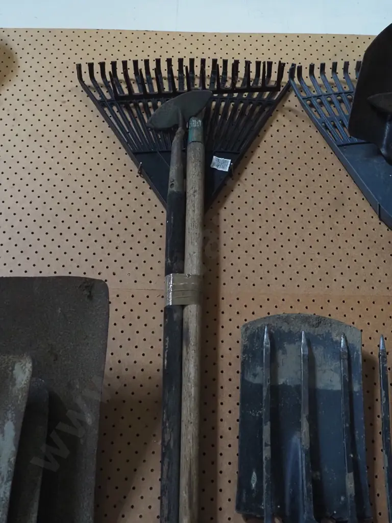 plastic leaf rake, metal square head rake Image 1++