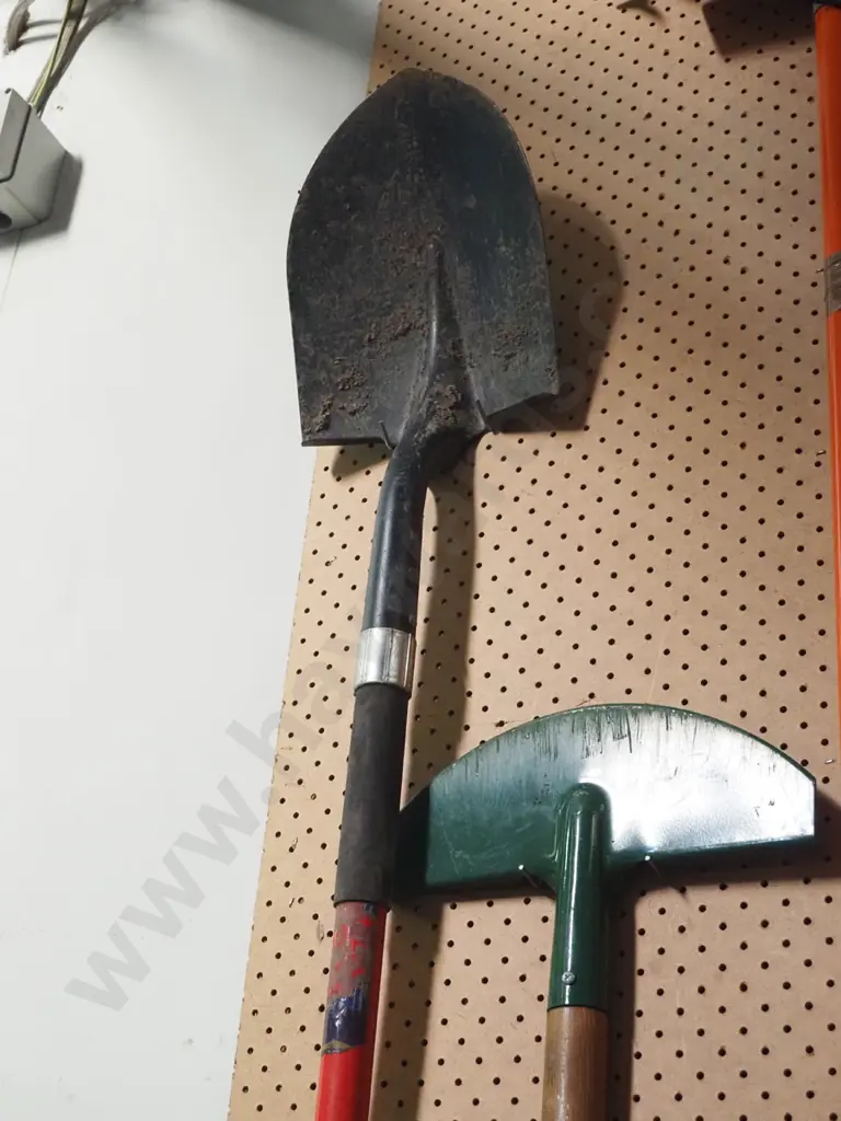 plastic handled garden shovel Image 1++
