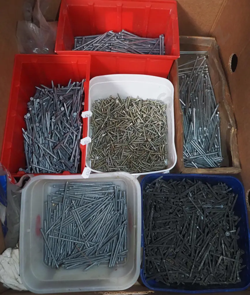 box of nails Image 1++